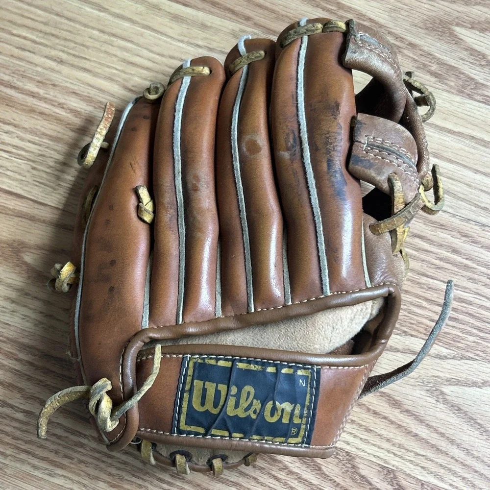 Wilson Signature Model A2295 Brown Leather Youth Baseball Glove George Brett RHT
